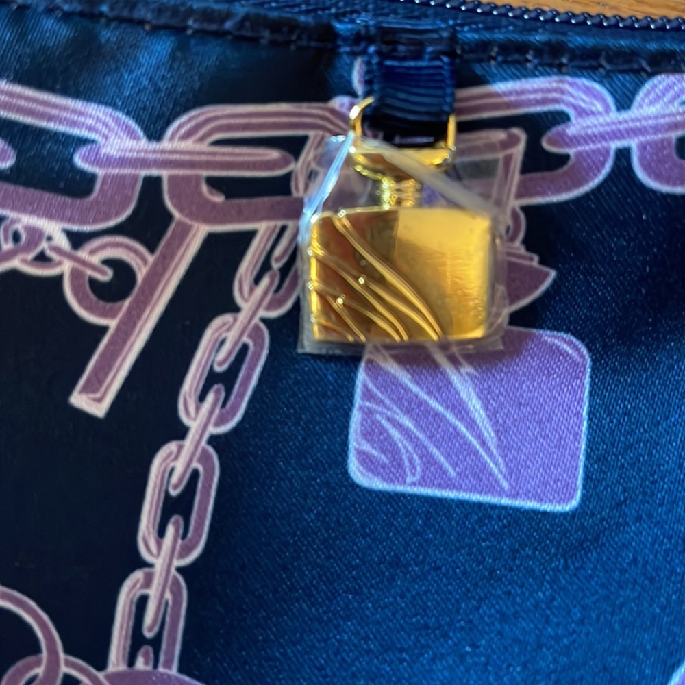 Cosmetic bag - Picture 2 of 4
